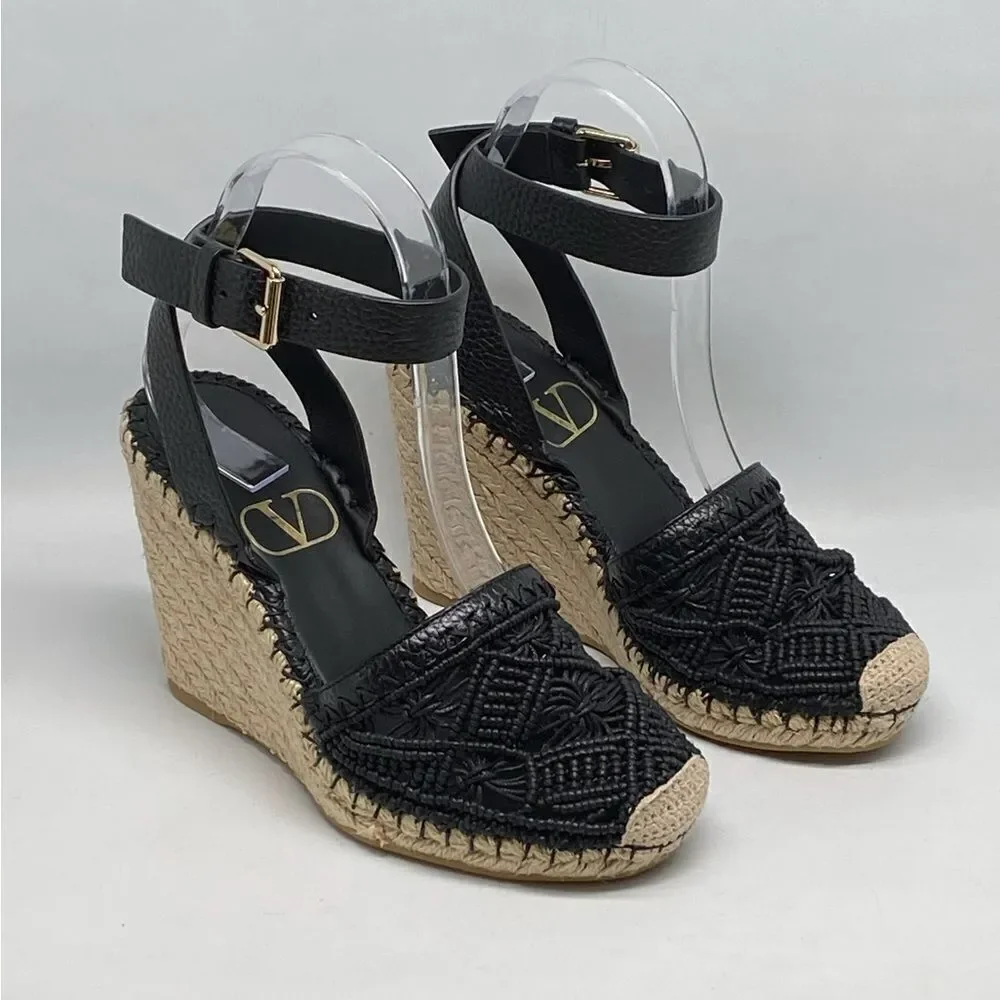 Valentino Garavani never worn